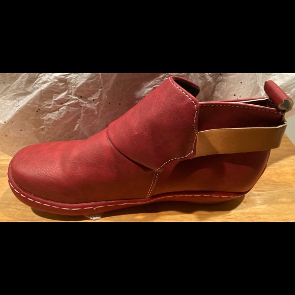 Red Ankle Boot - Women - Picture 6 of 6